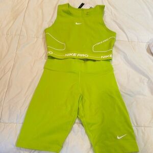 Nike pro set